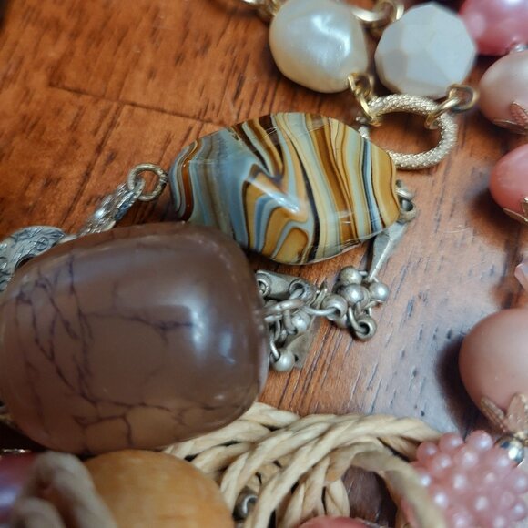 Lot of *Costume Necklaces ~ Unique and Vintage Pieces ~ Excellent Condition - Picture 6 of 10